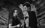 Robert LoweryA Volta do Homem-Morcego, de 1949, também é um seriado que teve 15 capítulos exibidos nos cinemas. Dessa vez, o ator escalado para interpretar o herói foi Robert Lowery