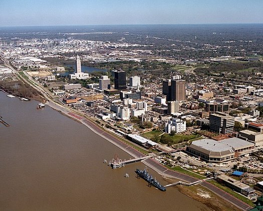 Baton Rouge é a capital do estado americano da Luisiana. localizada à margem do rio Mississipi, é uma grande cidade portuária.   