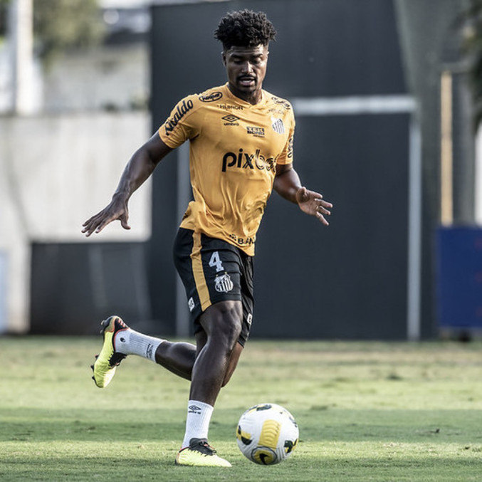 Bauermann falhou em reposição de bola no segundo gol do Ceará