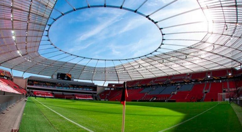 BayArena (Bayer Leverkusen) - O clube já foi criado por funcionários da farmacêutica Bayer e seu estádio possui origens de construção com a própria empresa