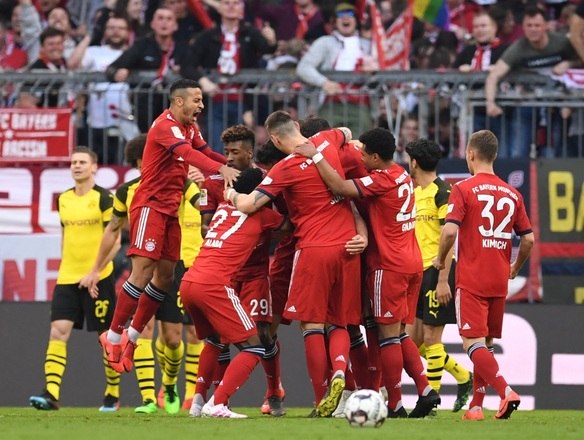Pelo Campeonato Alem&Atilde;&pound;o, o Bayern de Munique atropelou o Borussia Dortmund e venceu a partida, disputada na Arena Munique, por 5 a 0
