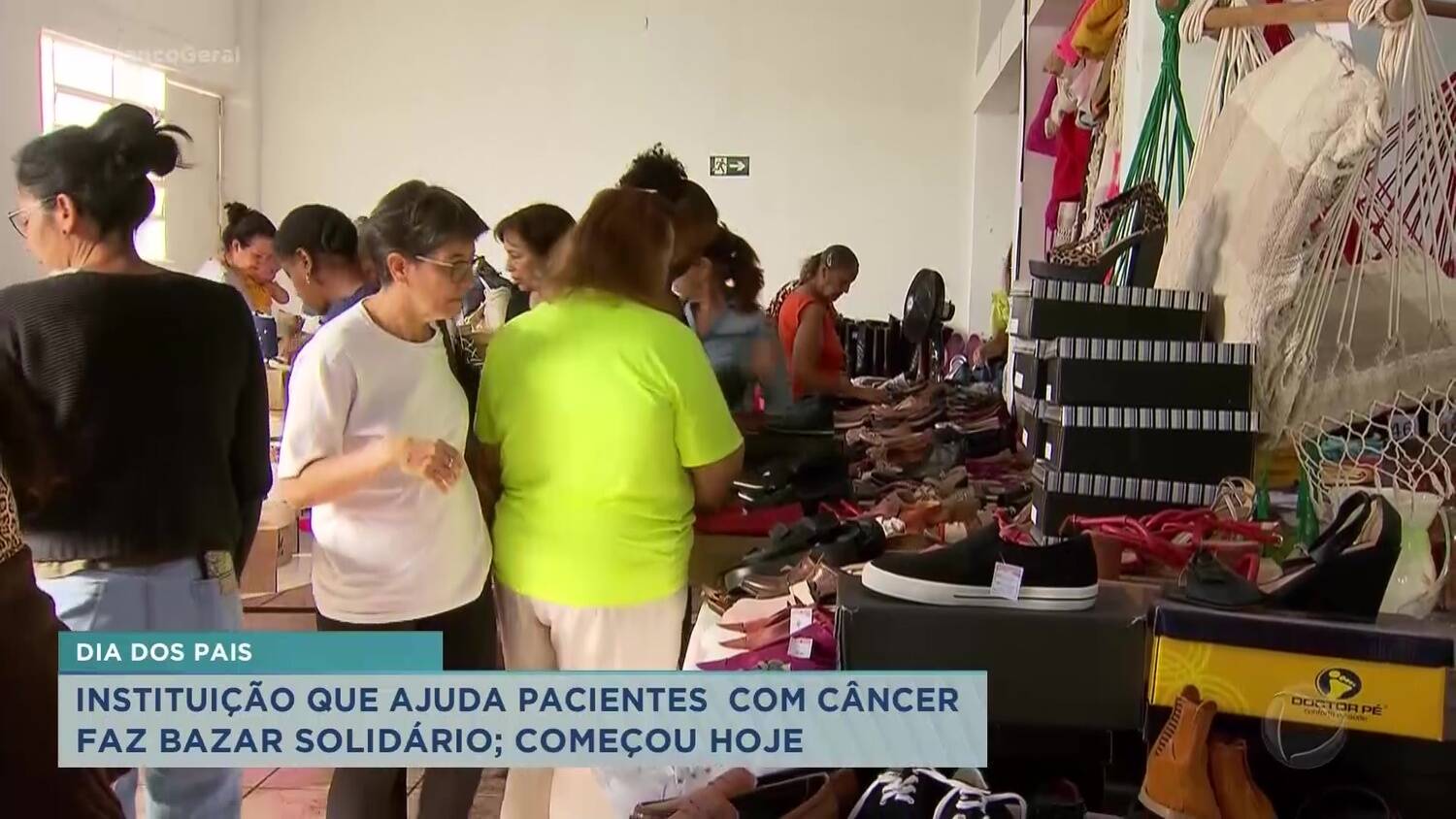 1. Vendas de produtos pessoais ou produções próprias.&nbsp;Vender produtos que
você já não usa mais ou comercializar produções próprias estão na linha de
frente quando o assunto é aumentar a renda com rapidez e segurança. É uma
atividade que se adapta a diferentes rotinas e permite que a pessoa saiba com
quem está negociando, seja um conhecido ou por meio de aplicativos confiáveis,
que detalham os perfis dos compradores; por exemplo, é possível realizar a
venda de roupas antigas por meio do Mercado Livre ou, para aqueles que sabem
cozinhar, produzir pratos e refeições com uma loja no iFood