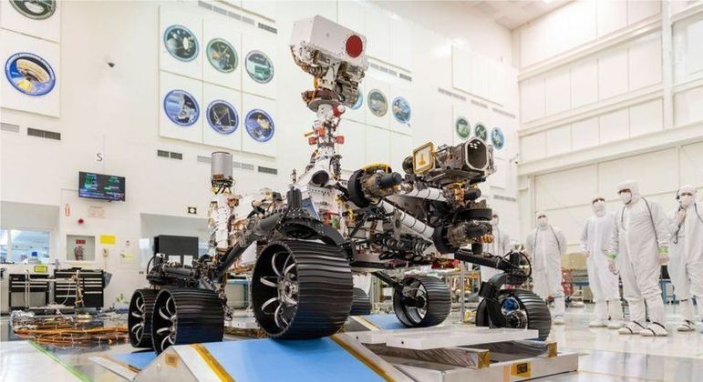 Robô tem sete instrumentos, 23 câmeras, 2 microfones e 1 broca 