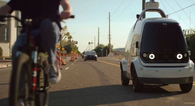 O R2 usa um radar, imagem térmica e câmeras de 360 graus para direcionar seu movimento 