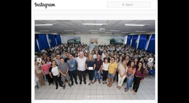 Postagem de março na conta de Daniela no Instagram mostra a governadora aparentemente ao lado do pai em visita à escola Nossa Senhora da Salete