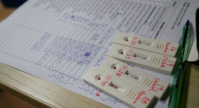 Vários especialistas acreditam que foi um erro aplicar testes rápidos em vez de moleculares