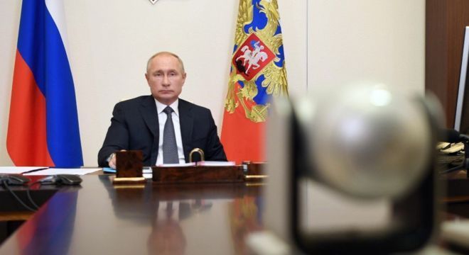 O presidente da Rússia, Vladimir Putin, preside reunião sobre a vacina Sputnik V 