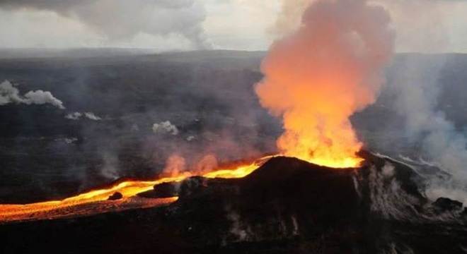 O Kilauea está ativo desde 1983 e não é a erupção em si que tem impressionado especialistas. A atividade do vulcão, afirmam eles, mudou