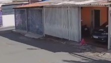 Bebê é atropelada em frente de casa pelo carro do pai e escapa sem ferimentos graves; veja vídeo 