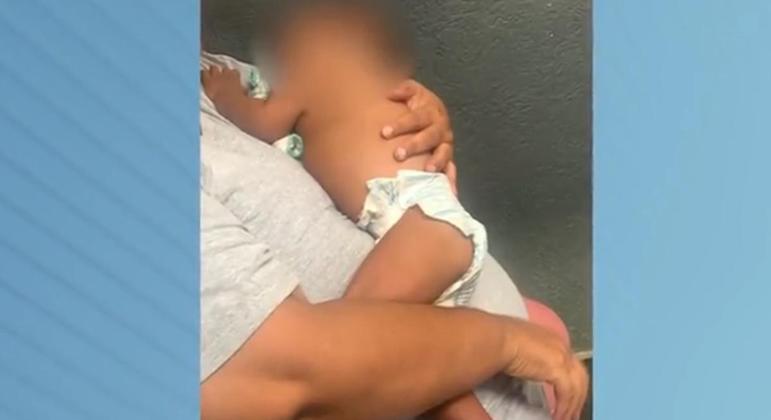 Mulher de 36 anos foi presa em flagrante após polícia encontrar drogas no carrinho do bebê