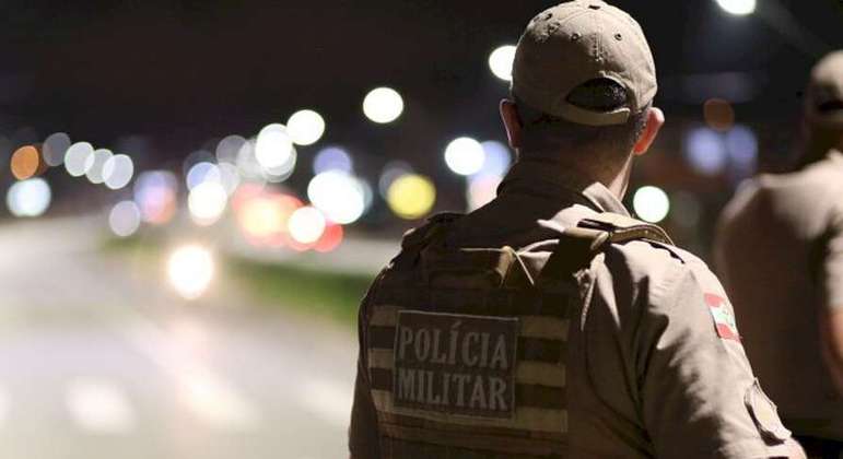 Bebê em SC é encontrado sozinho na rua durante a madrugada 