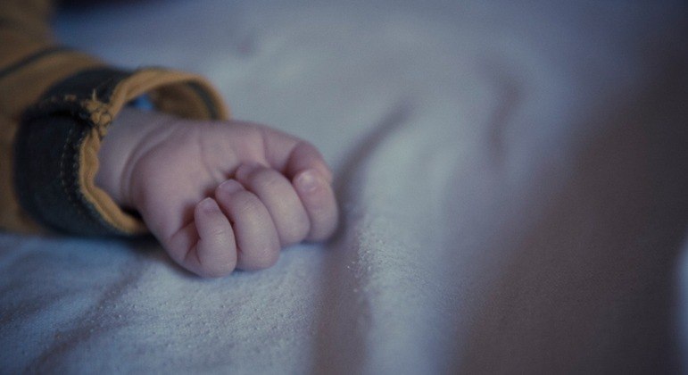 Menina de 1 ano e meio morreu na Itália após ser deixada sozinha por seis dias