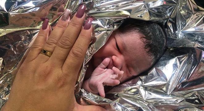 Pequena Milena nasceu dentro do carro dos pais na Vila Maria