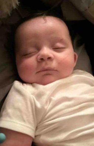 Bebê de 4 meses é encontrado vivo em árvore após tornado  (Reprodução/GoFundMe/Caitlyn Moore)