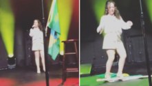 Bebel Gilberto pisa na bandeira do Brasil em show: 'Acham que estou orgulhosa de ser brasileira ou não?' 