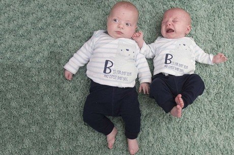 Bebês idênticos mas diferentes