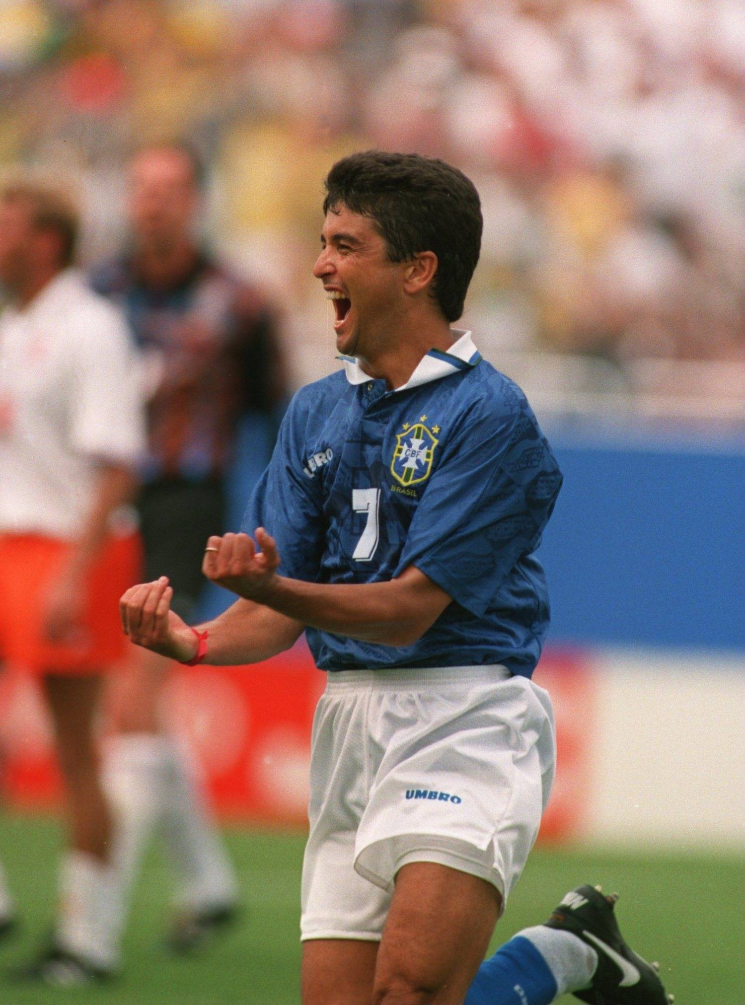 Gol Que Bebeto Comemorou Embalando Bebe Completa 24 Anos Esportes R7 Copa 18