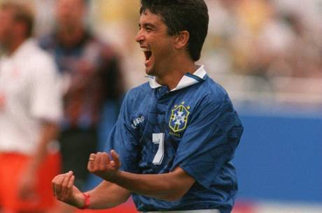Gol Que Bebeto Comemorou Embalando Bebe Completa 24 Anos Esportes R7 Copa 18