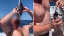Homem entorna bebida encaixada em peixe morto e revolta a web
