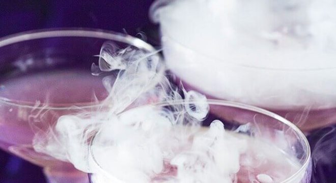 bebida personalizada para festa de Dia das Bruxas 