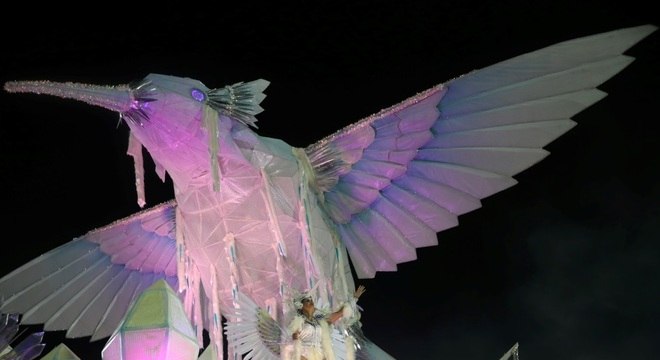 Beija-Flor fechou a folia apresentando o enredo 'Se essa rua fosse minha'
