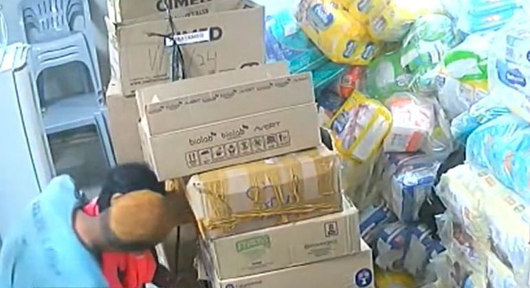 Beijo aconteceu durante invasão ao depósito de uma farmácia em Teresina