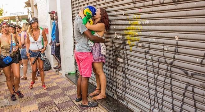 Mononucleose, herpes, sífilis e caxumba são doenças transmissíveis pelo beijo 