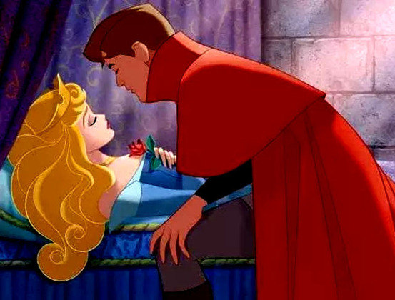 Bela Adormecida - Em 1959, a história da princesa amaldiçoada virou desenho da Disney. Em 2014, Angelina Jolie estrelou 