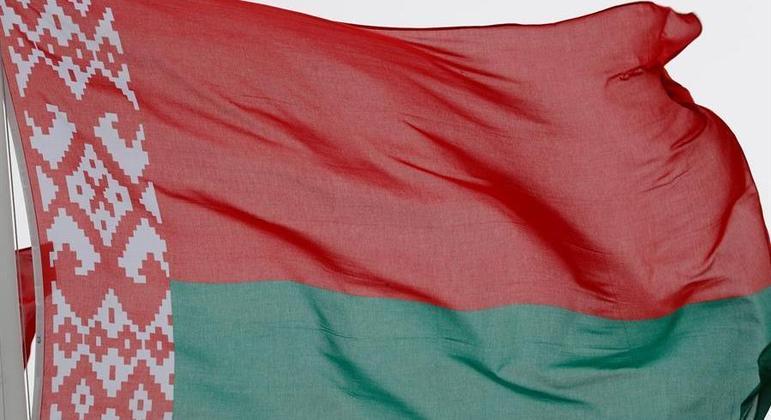 Belarus diz que havia ameaça de bomba em avião e que piloto não foi pressionado a pousar