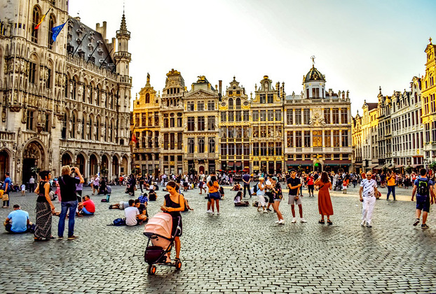 Bélgica - Europa- 11,4 milhões de habitantes em 30.500 km2.  Capital- Bruxelas 