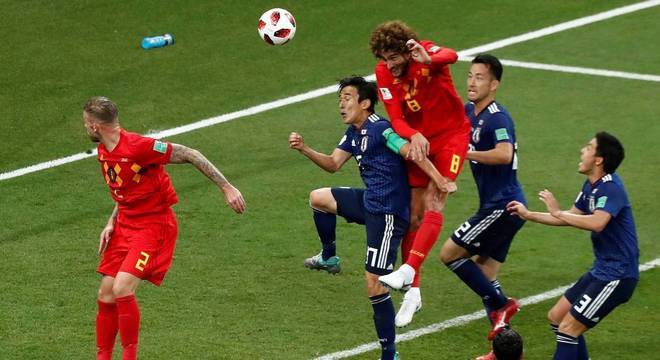 Fellaini marca o gol de empate da Bélgica no duelo entre belgas e japoneses