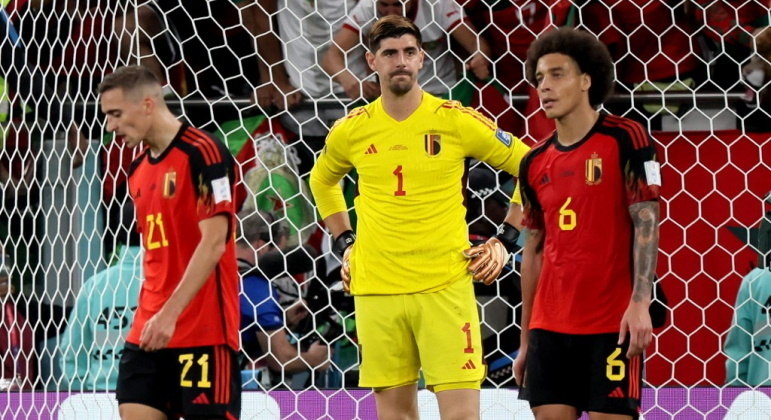 Courtois, o melhor goleiro do mundo pela Fifa, parece não acreditar na derrota belga
