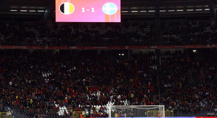 Torcedores permaneceram no estádio por orientação das autoridades
