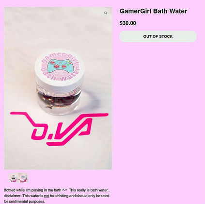 Garota Gamer vende água que usou para tomar banho e fãs temem contrair  herpes 