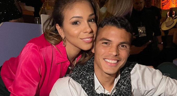 Catar coquinho! Mulher de Thiago Silva se irrita após ter bandeira