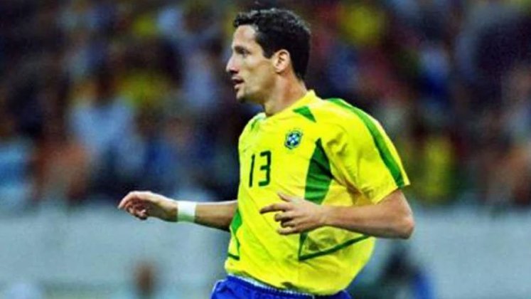 Belletti: o lateral-direito reserva da Seleção Brasileira hoje tem 46 anos e é auxiliar técnico, tendo passagem recente pelo Cruzeiro.