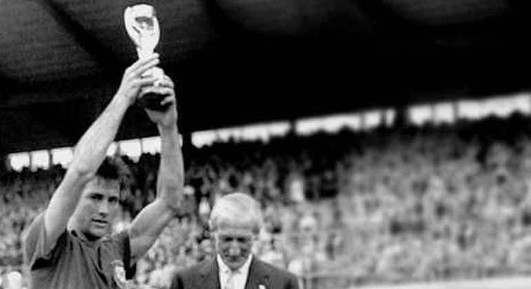 Bellini e o gesto que eternizou, na Copa da Suécia/58
