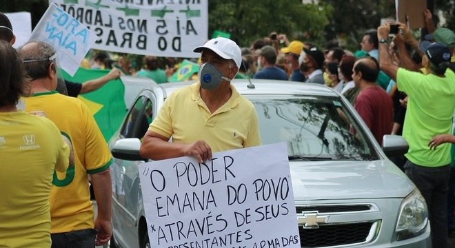 Protestos pedem fim de isolamento social em diversas regiões do Brasil 16