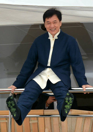 Bem-humorado e carismático, Jackie Chan tem 68 anos, completados em 7 de abril de 2022. 