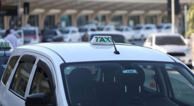 Pagamento dos benefícios para taxistas e caminhoneiros será antecipado