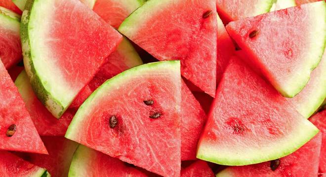 Benefícios da melancia - principais efeitos positivos da fruta na saúde