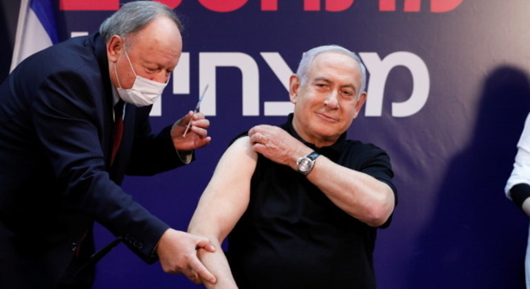 Primeiro-ministro Benjamin Netanyahu foi o primeiro cidadão vacinado de Israel