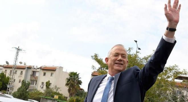 Benny Gantz conseguiu apoio da centro-direita para ter maioria no Parlamento de Israel