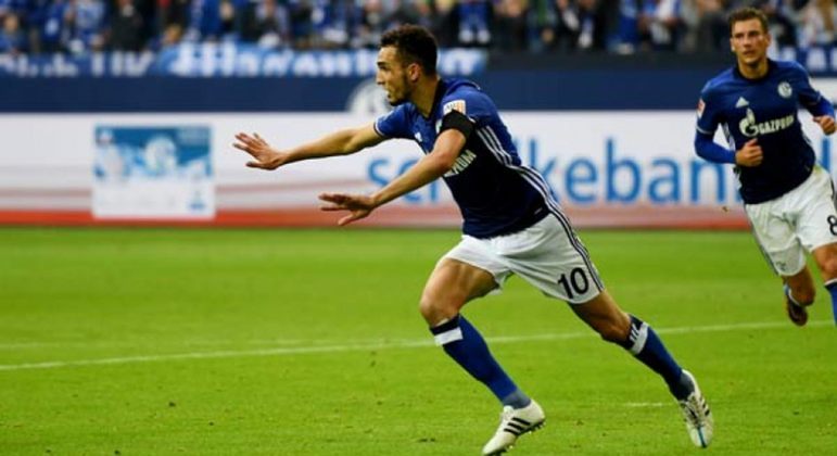 Nabil Bentaleb (meia) - 26 anos - Sem clube desde julho de 2021 - Último clube: Schalke 04 - Valor de mercado: 1,8 milhão de euros (R$ 11,88 milhões)