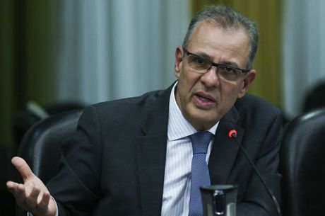 Albuquerque diz que preço médio do botijão é de R$ 70