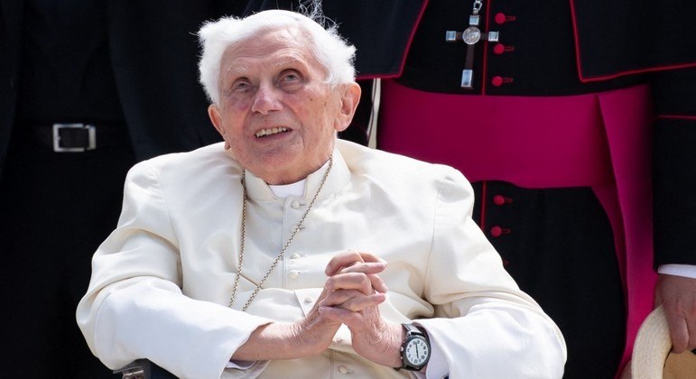 Papa emérito Bento XVI foi criticado em relatório por não afastar cléricos suspeitos de pedofilia