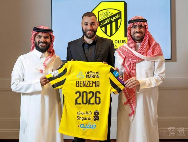 O francês Benzema apresentado ao Al-Ittihad. R$ 536 mi por temporada