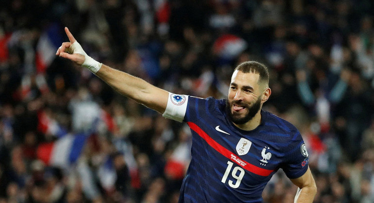 Mesmo lesionado e fora da Copa do Mundo, Benzema manda apoio à seleção francesa