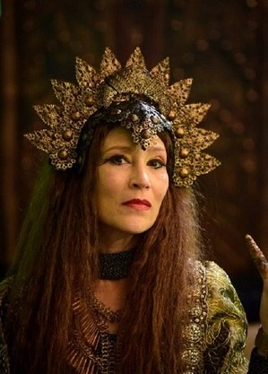 Beth Goulart como Jaluzi, esposa do rei de Sodoma, em Gênesis
