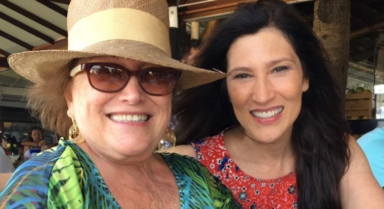 Beth Goulart relembra foto com Nicette Bruno